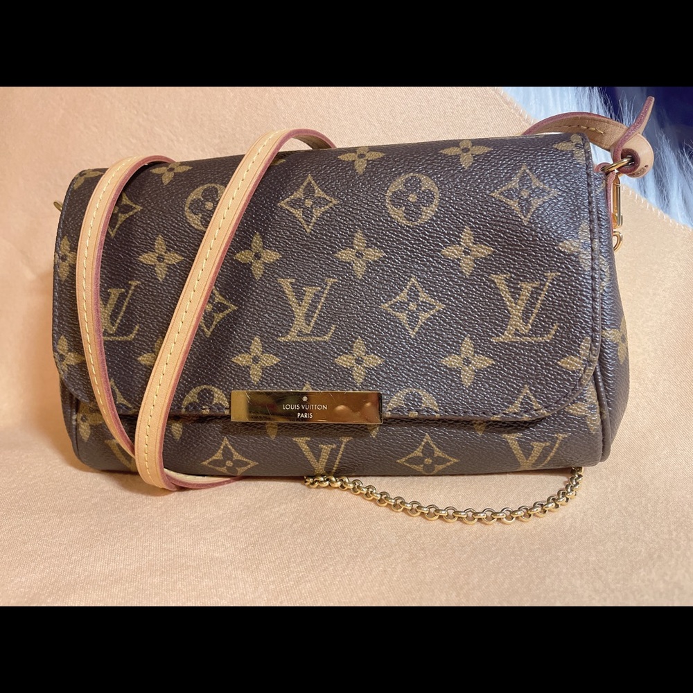 Louis Vuitton Favorite PM Crossbody Monogram